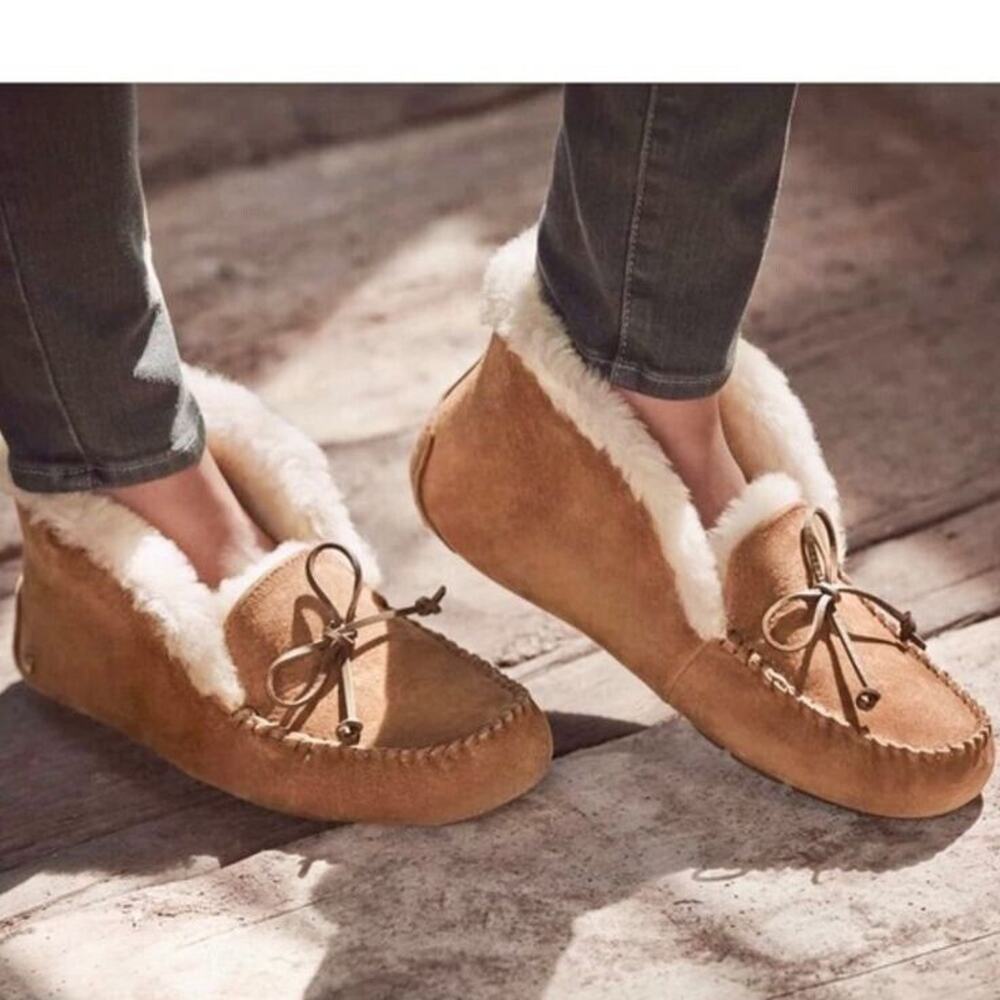 UGG Sz 8 Alena Moccasin‎ Slippers 1004806 Shearling Chestnut Suede Bootie Shoe